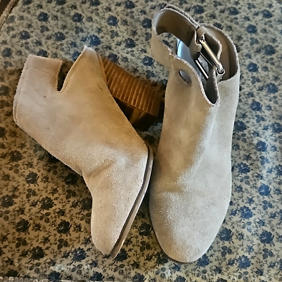 Carlos Santana Shoes - BOGO GUC Carlos Santana Ankle Boots